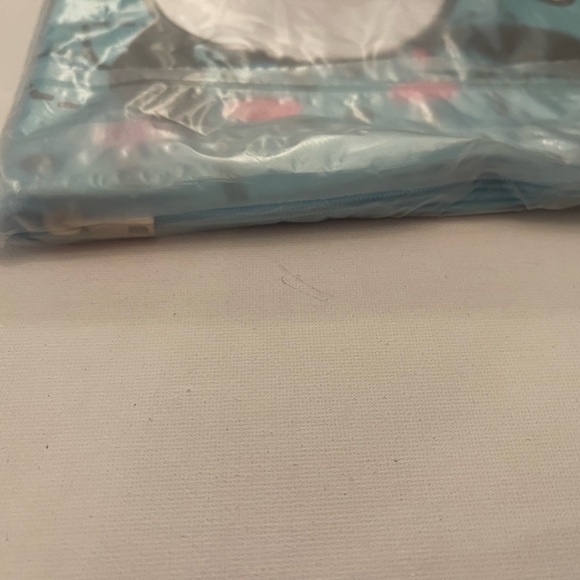 Pochacco Blue and White Zip Folder - Picture 3 of 3